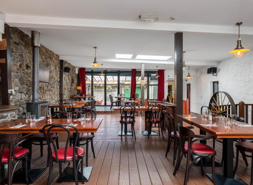 Hennessy`s Gastro Pub, Main Street, Ferbane, R42N628