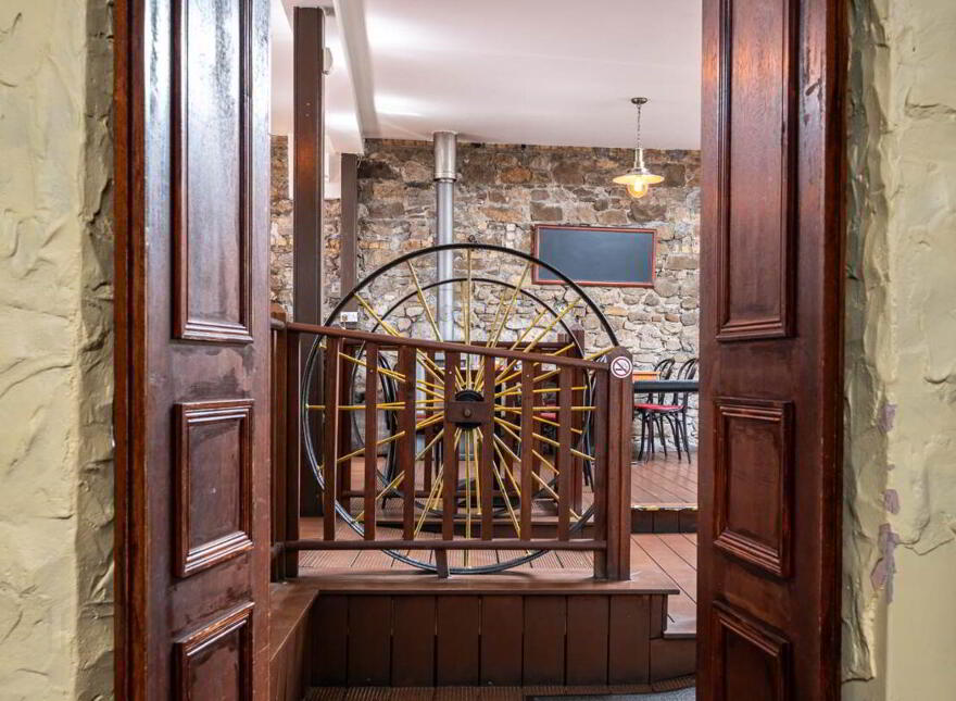 Hennessy`s Gastro Pub, Main Street, Ferbane, R42N628
