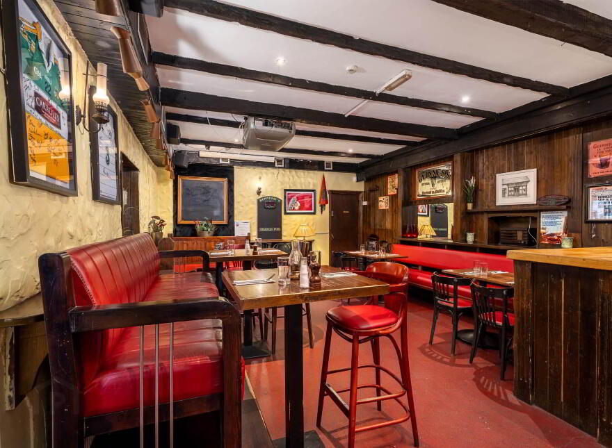 Hennessy`s Gastro Pub, Main Street, Ferbane, R42N628