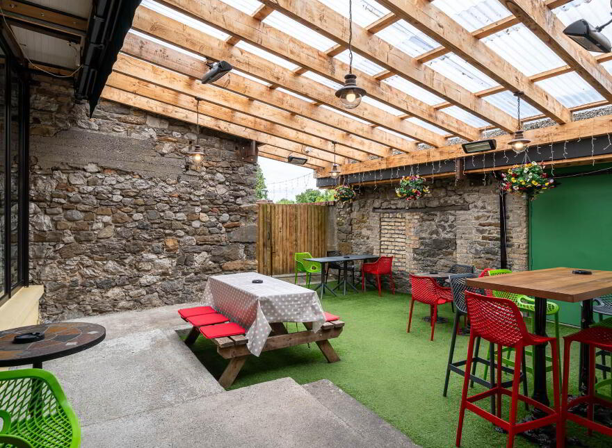 Hennessy`s Gastro Pub, Main Street, Ferbane, R42N628
