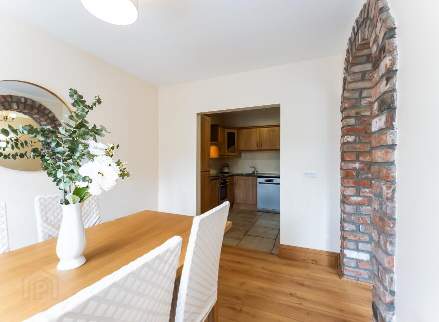 20 & 20b Main Street, Royal Hillsborough, BT26 6AE