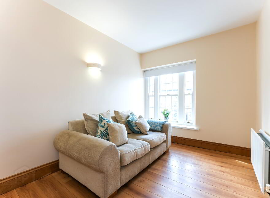 20 & 20b Main Street, Royal Hillsborough, BT26 6AE