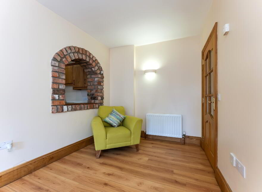 20 & 20b Main Street, Royal Hillsborough, BT26 6AE