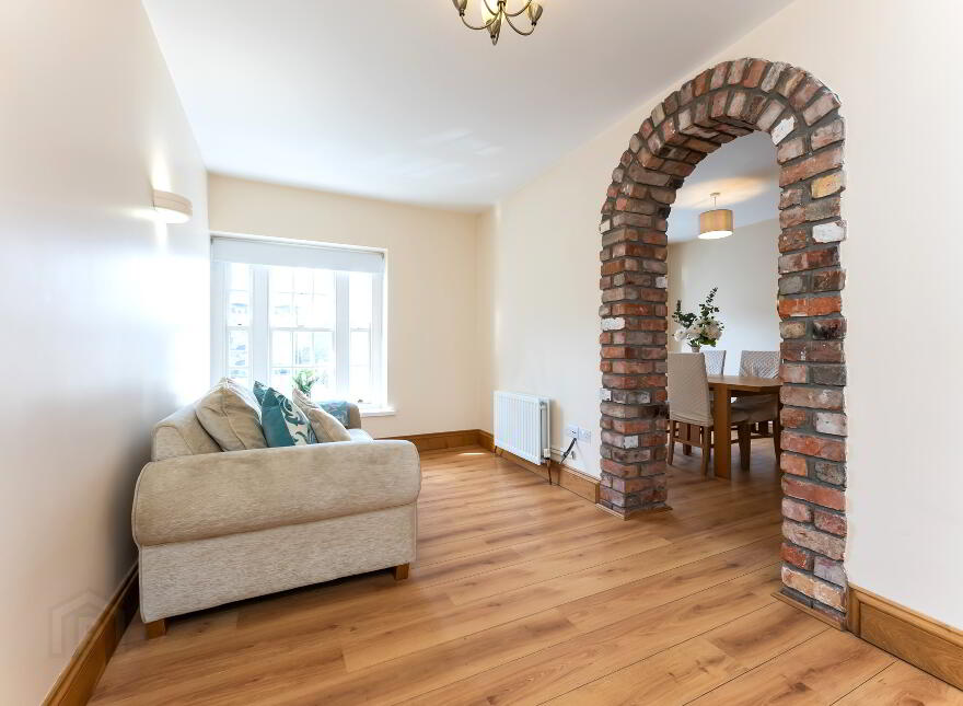 20 & 20b Main Street, Royal Hillsborough, BT26 6AE