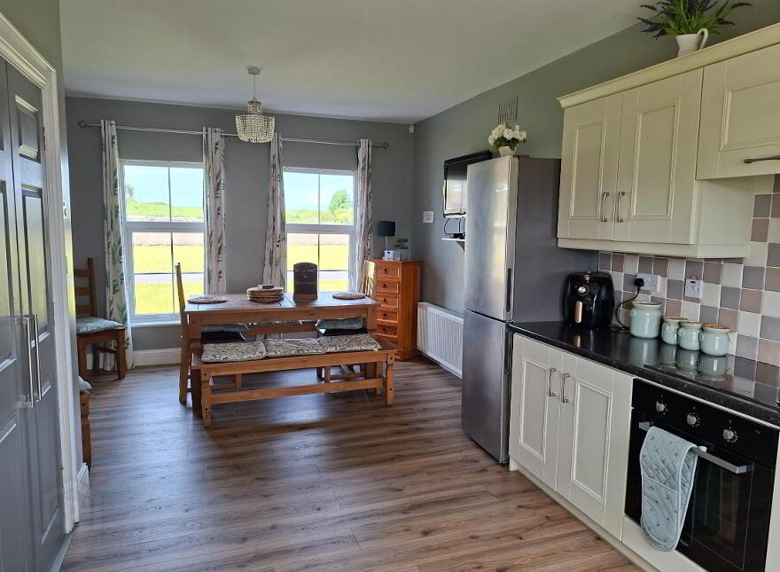2 Sea Crest, Bundoran, F94PW89