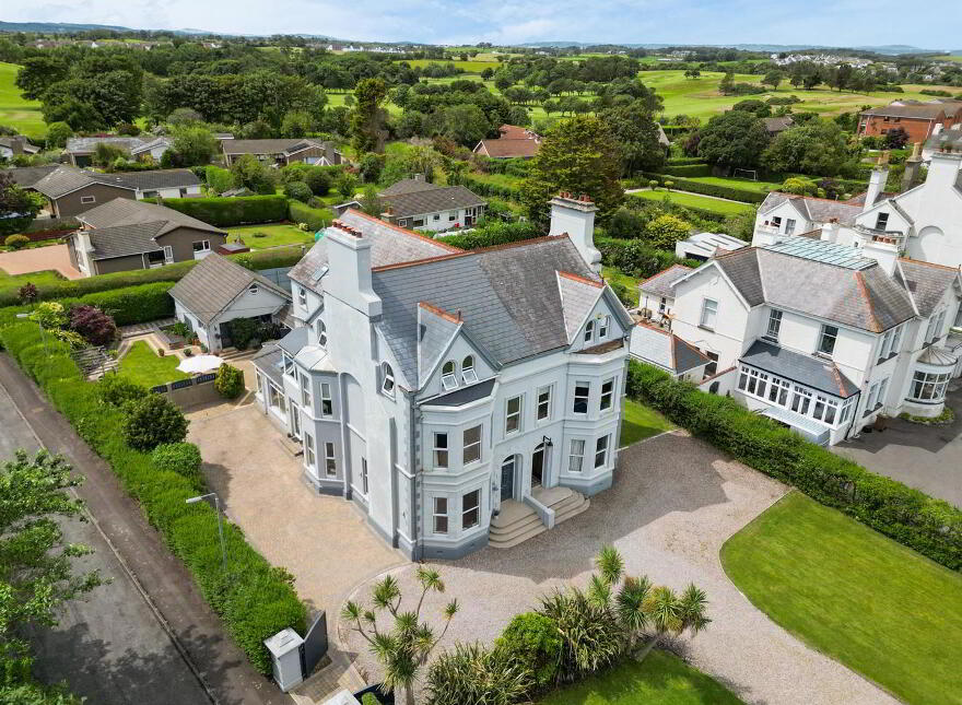 42 Warren Road, Donaghadee, BT21 0PD photo