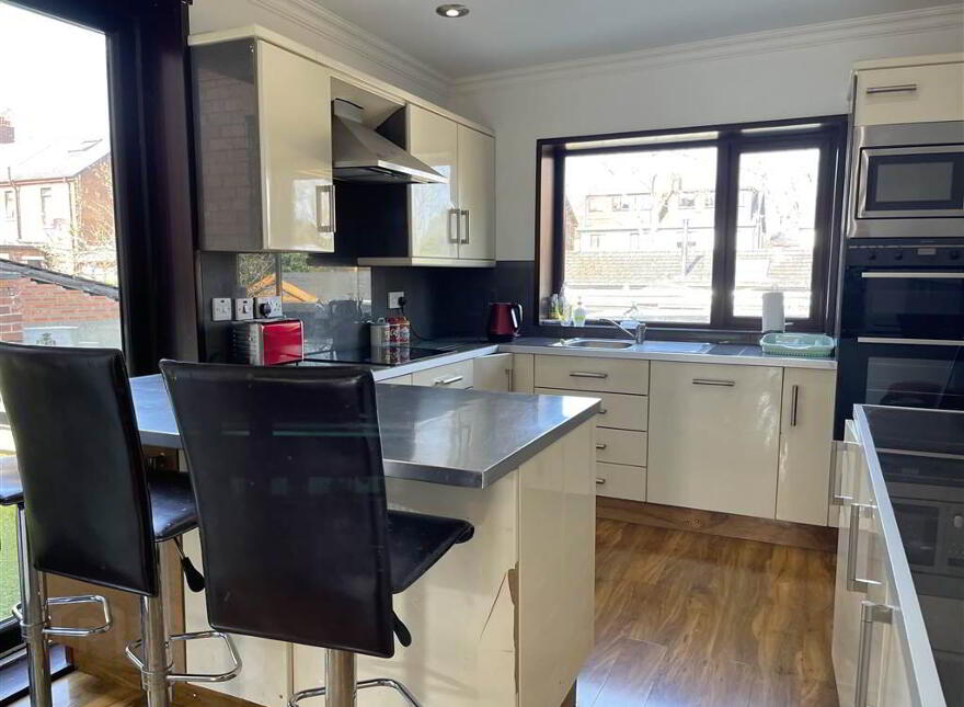 563 Donegall Road, Belfast, BT12 6DX