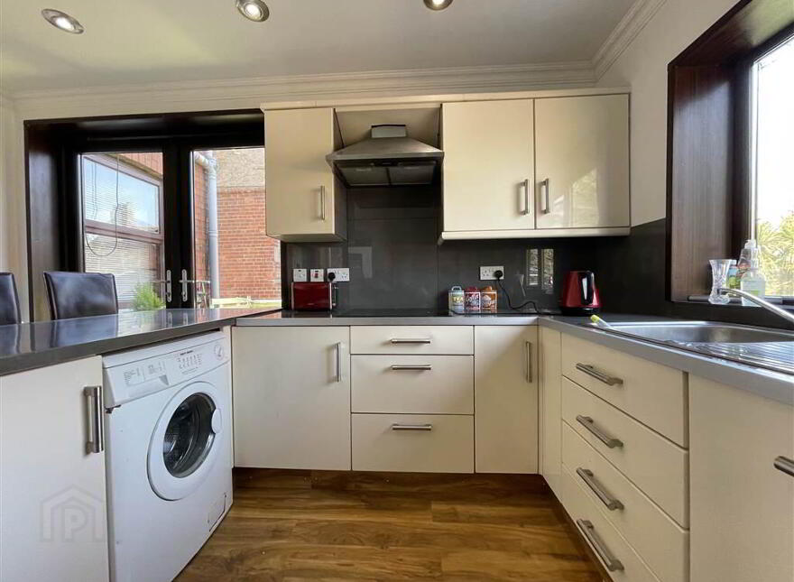 563 Donegall Road, Belfast, BT12 6DX