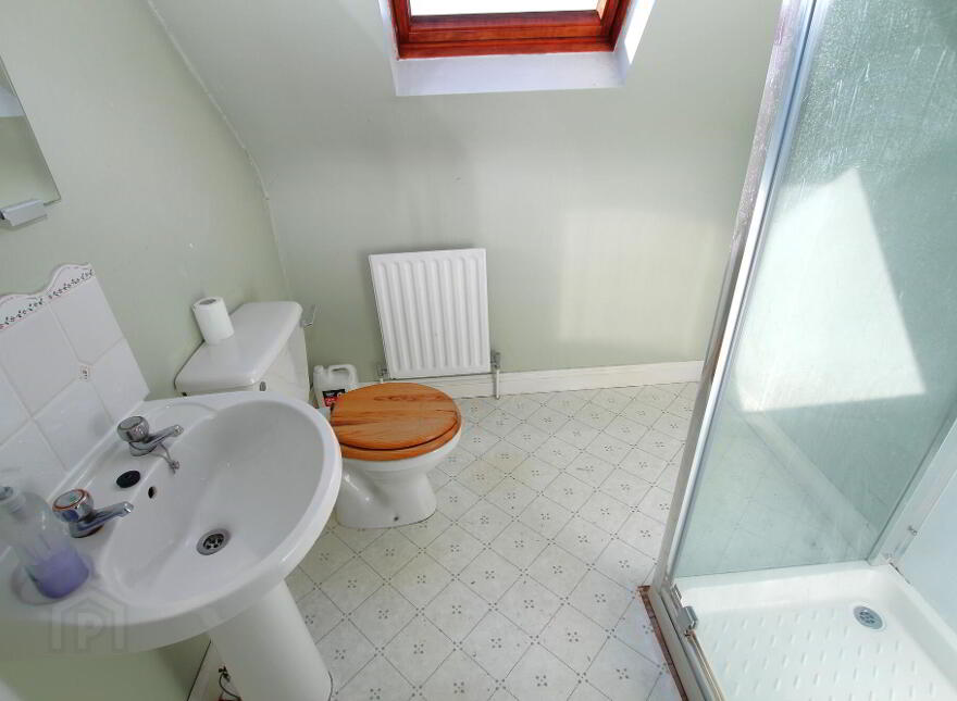 8 Glenoak Grange, Crumlin, BT29 4DU