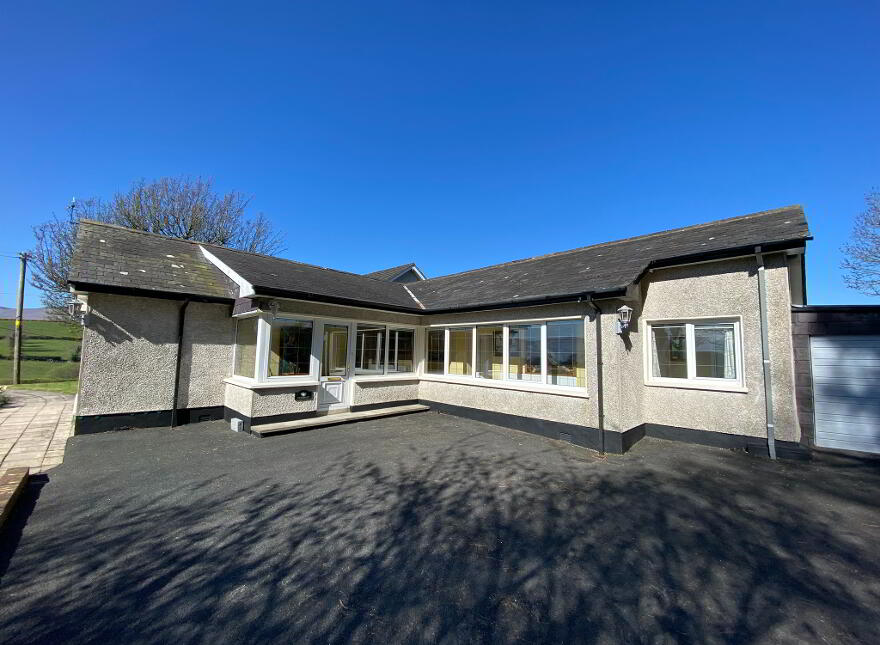 2 Ballydesland Road, Warrenpoint, BT34 3QD