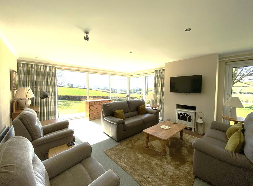 2 Ballydesland Road, Warrenpoint, BT34 3QD