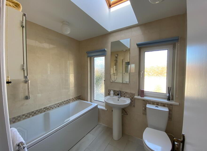 2 Ballydesland Road, Warrenpoint, BT34 3QD