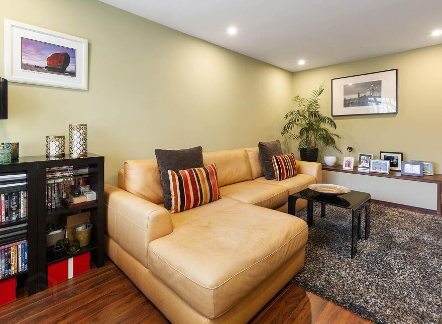 38 Mornington Towers Mornington