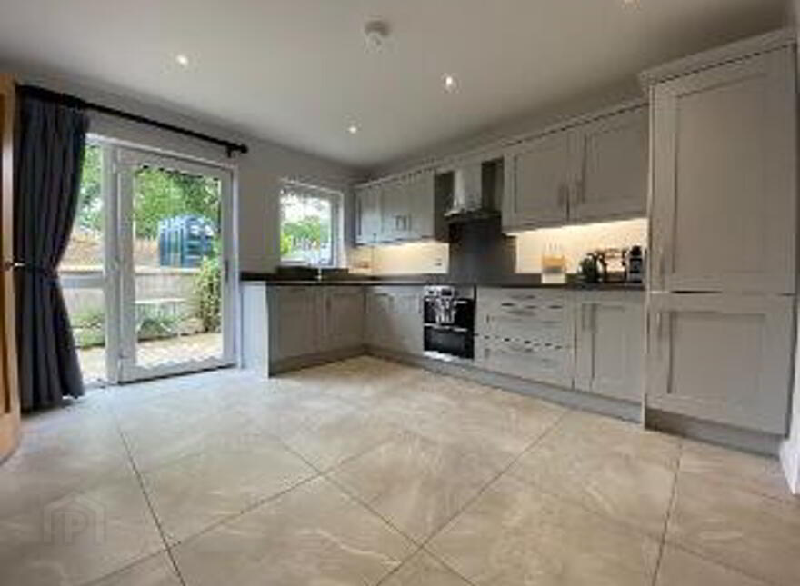 6 Postmasters Walk, Ravarnet, Lisburn, BT27 5WS