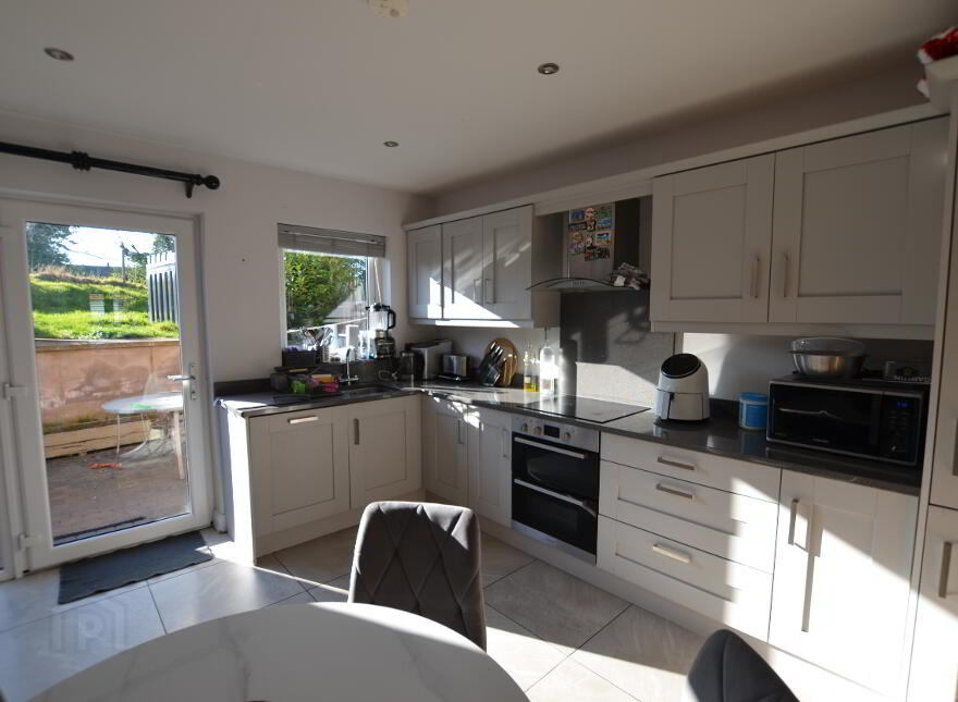 6 Postmasters Walk, Ravarnet, Lisburn, BT27 5WS