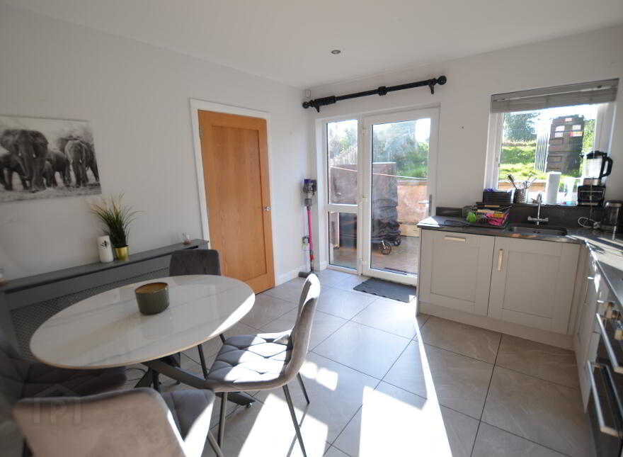 6 Postmasters Walk, Ravarnet, Lisburn, BT27 5WS