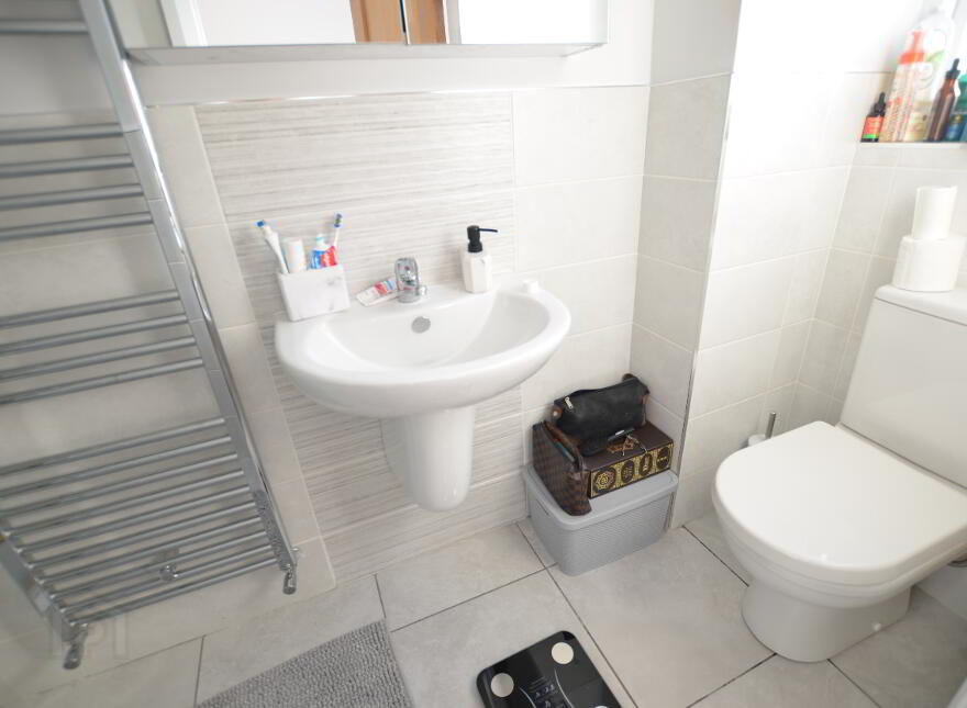 6 Postmasters Walk, Ravarnet, Lisburn, BT27 5WS