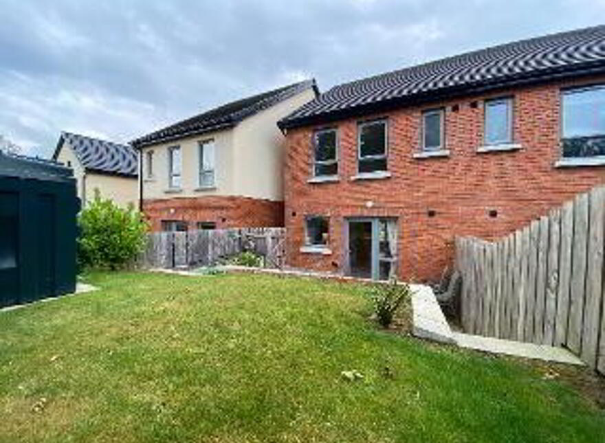 6 Postmasters Walk, Ravarnet, Lisburn, BT27 5WS