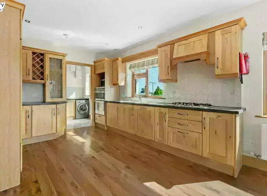 Loughaderra, Midleton