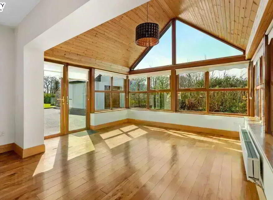 Loughaderra, Midleton