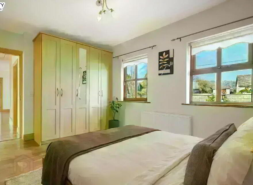 Loughaderra, Midleton