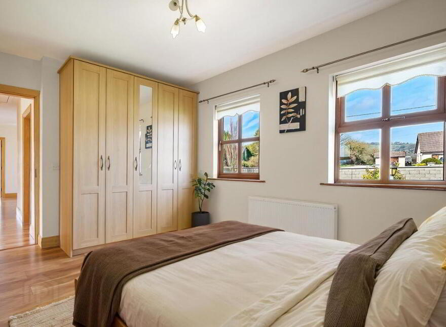 Loughaderra, Midleton