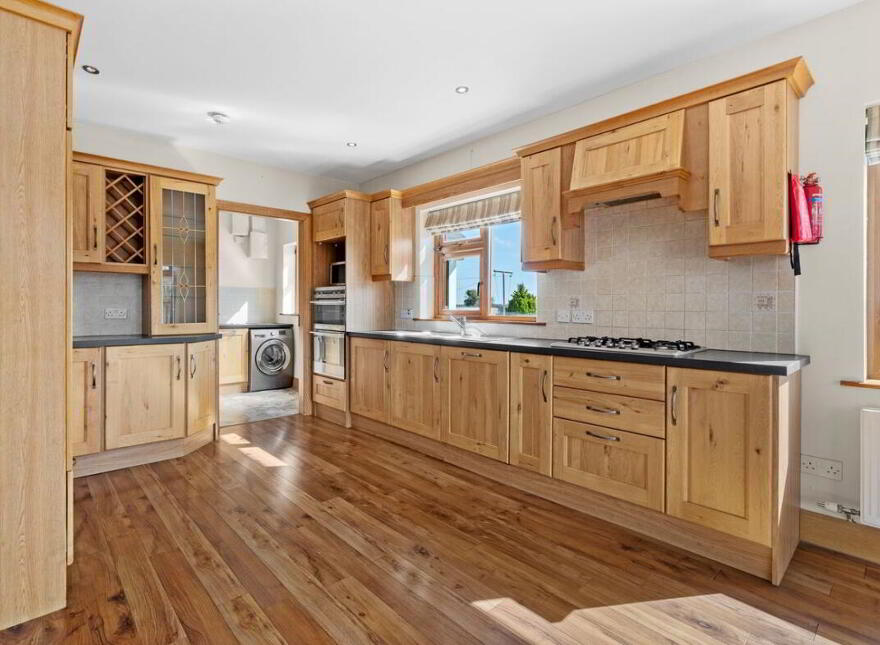 Loughaderra, Midleton