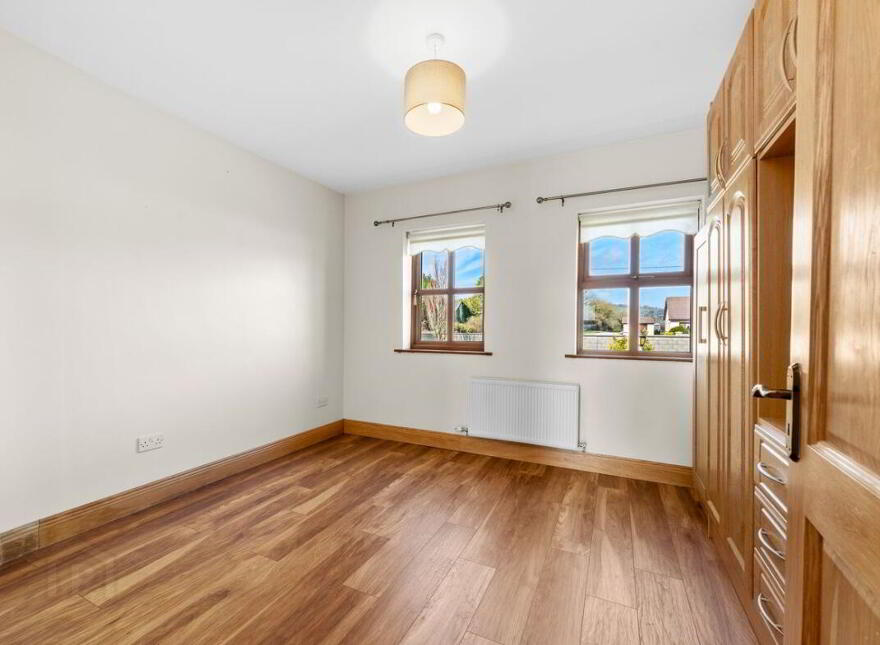 Loughaderra, Midleton