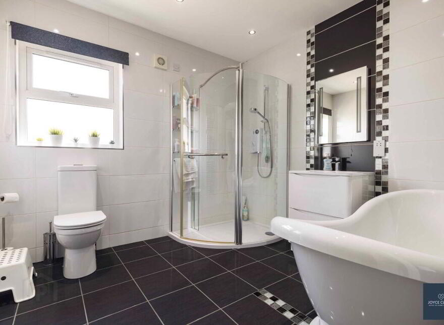 37 Moyrourkan Road, Markethill, BT60 1TU
