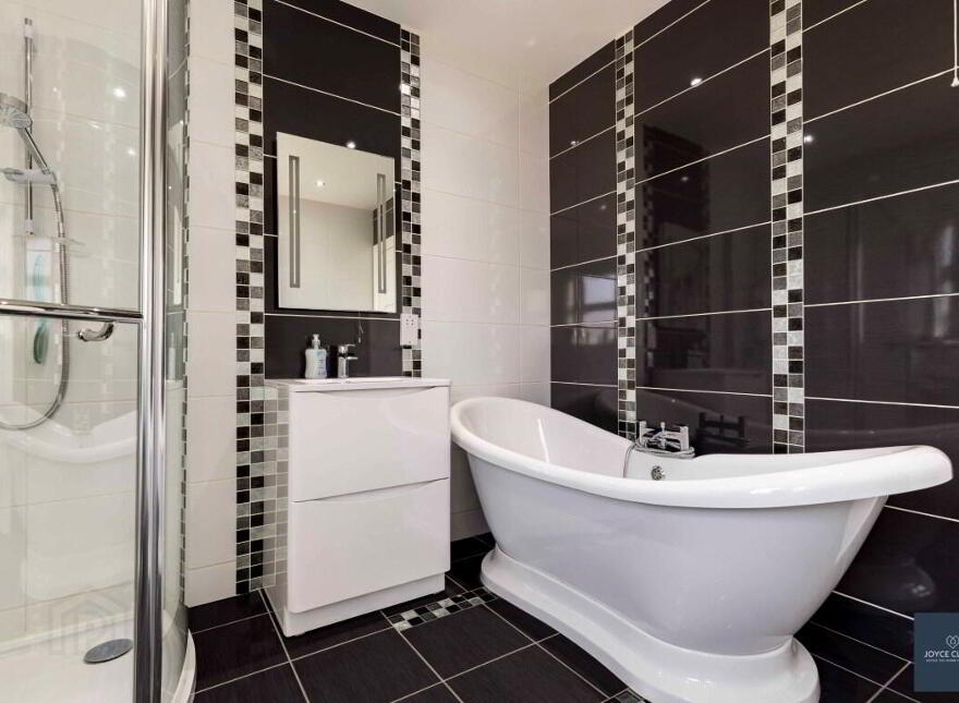 37 Moyrourkan Road, Markethill, BT60 1TU