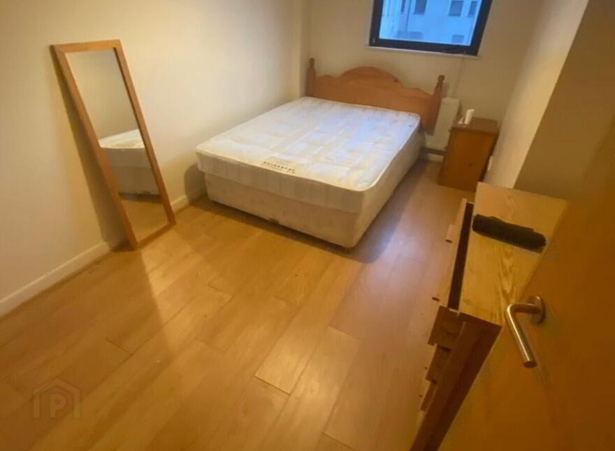 82, 17 Queens Square, Custom House Square, Belfast, BT1 3FF