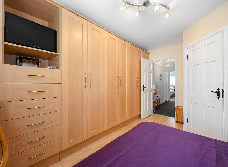 104 Oakwood Grove, Clondalkin, Dublin, D22XA56