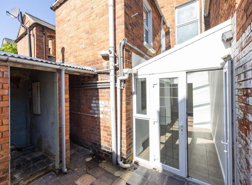 16 Rossmore Avenue, Belfast, BT7 3HB