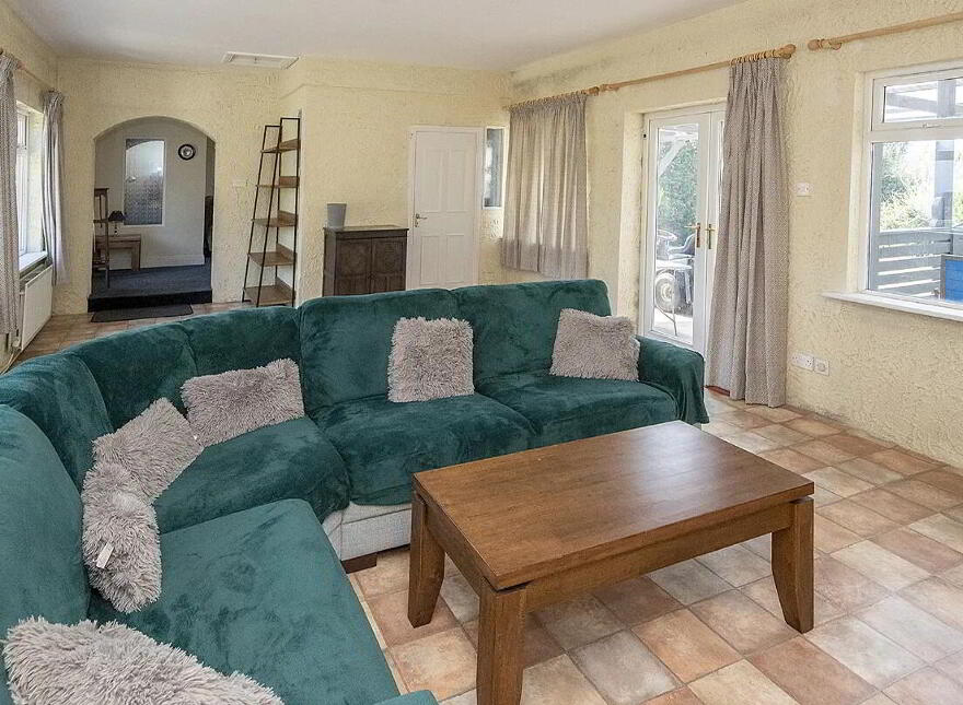 Keianne Lodge, Ballinamult, E91K520