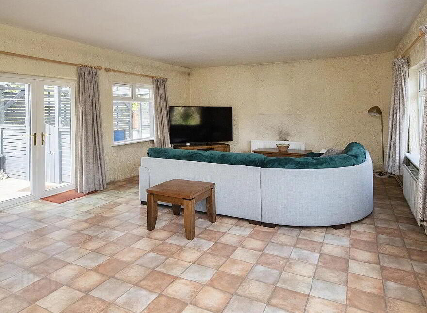 Keianne Lodge, Ballinamult, E91K520
