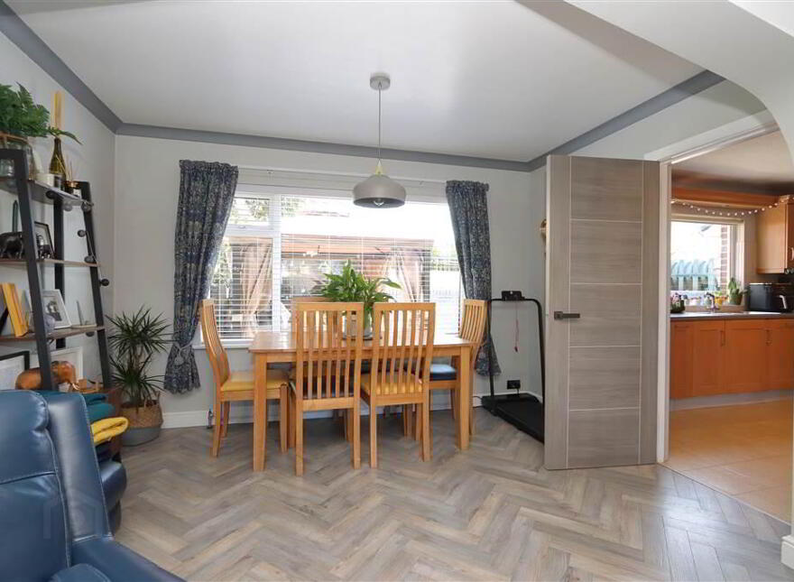 294a Comber Road, Dundonald, Belfast, BT16 1UR
