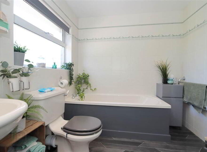 294a Comber Road, Dundonald, Belfast, BT16 1UR