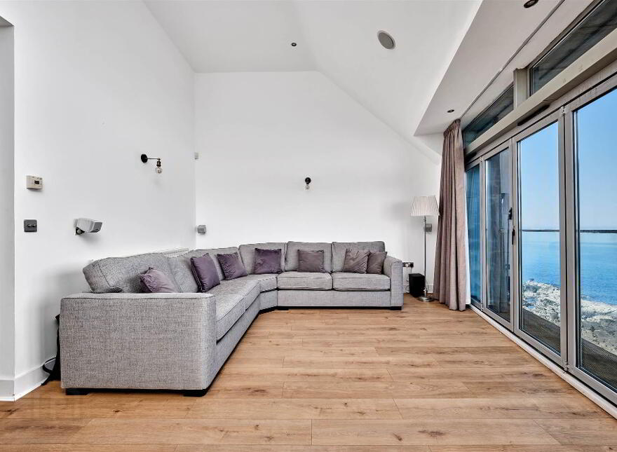 11 Ecosse, Kinora Terrace, Portstewart, BT55 7FR