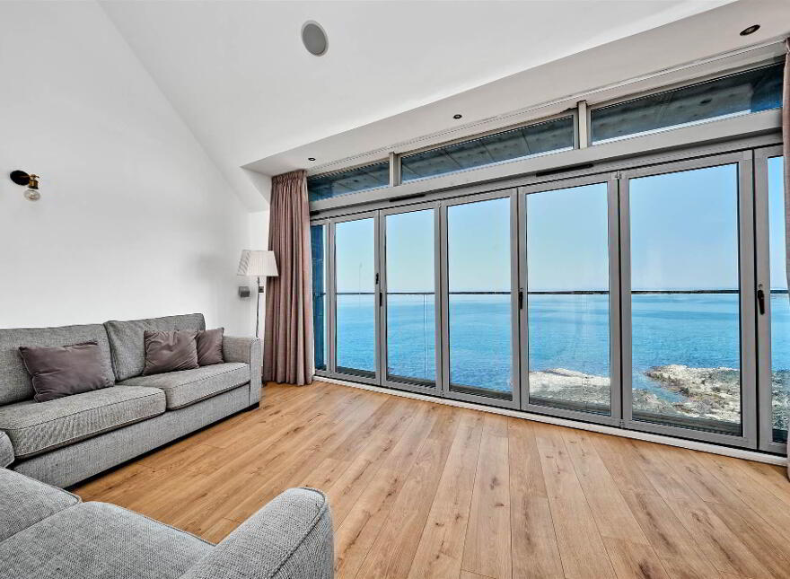 11 Ecosse, Kinora Terrace, Portstewart, BT55 7FR