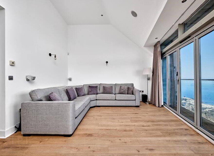 11 Ecosse, Kinora Terrace, Portstewart, BT55 7FR