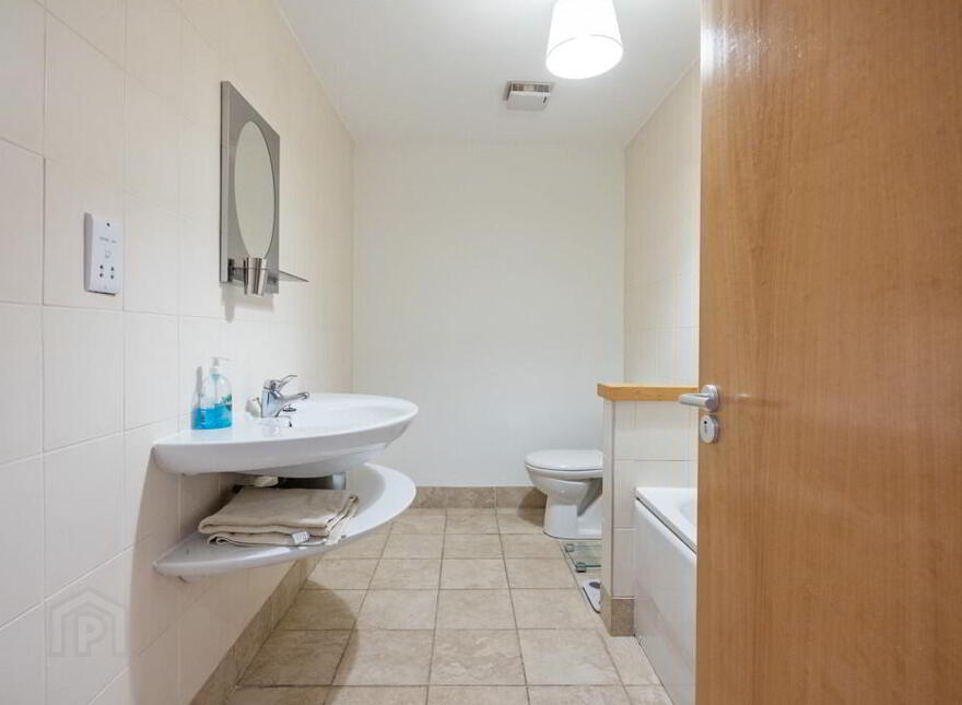 33 Apartment, Stranmillis Wharf, 2b Lockview Road, Belfast, BT9 5GN