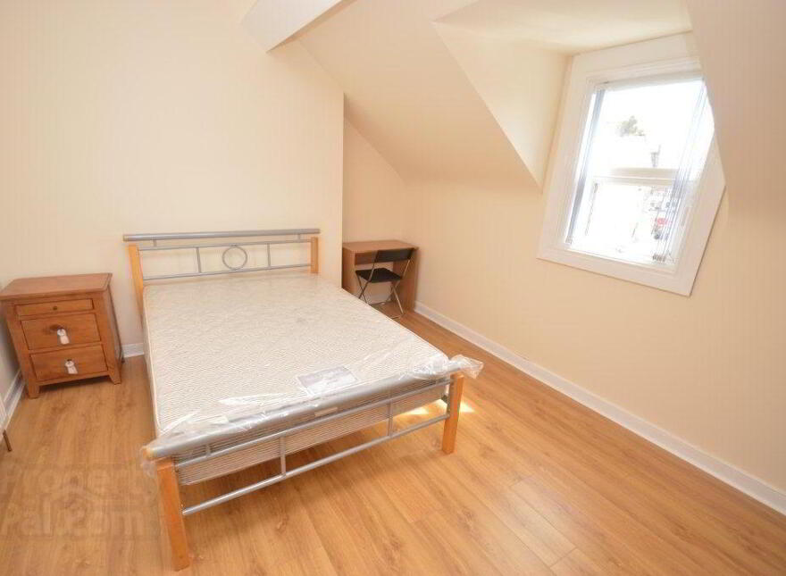 84 Cromwell Road, Belfast, BT7 1JY