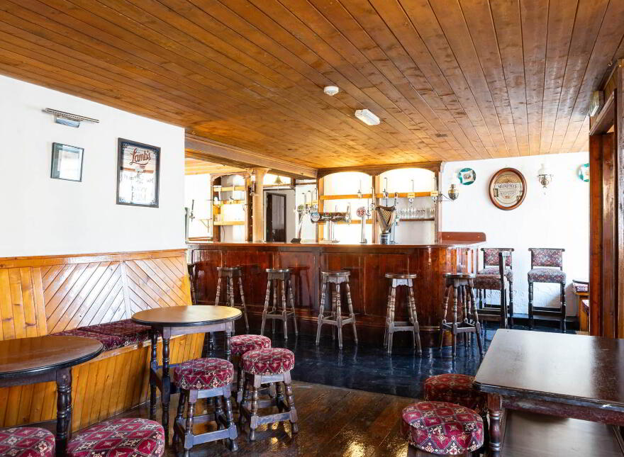 Lil McCarthys, Main Street, Castletownshend, P81PX85