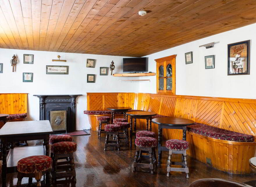 Lil McCarthys, Main Street, Castletownshend, P81PX85