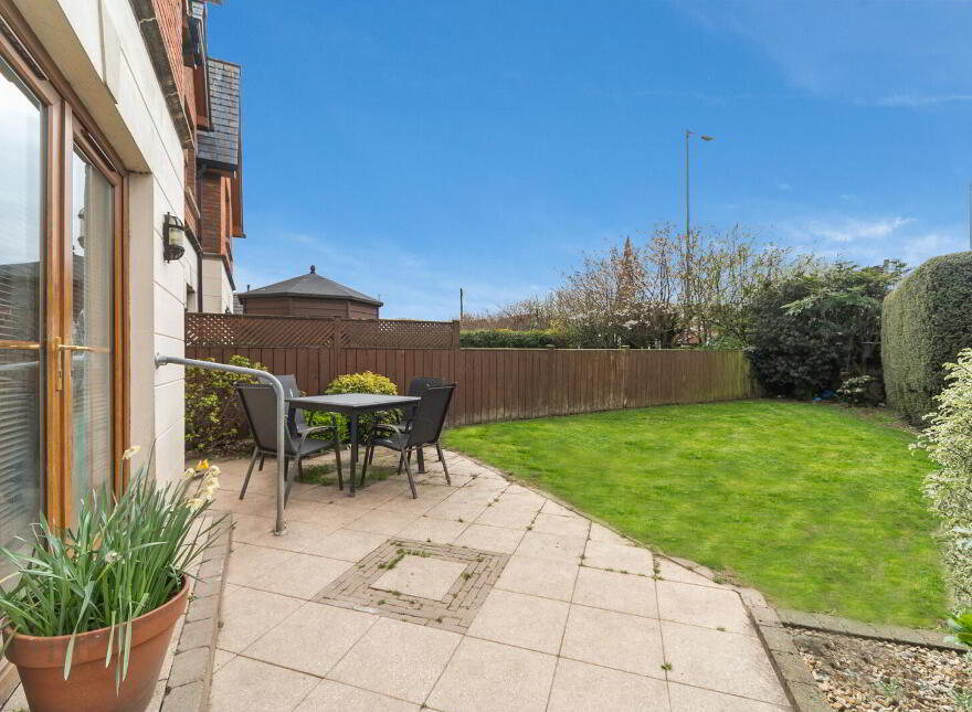 4 Motte Lodge, East Link Road, Dundonald, Belfast, BT16 2QF