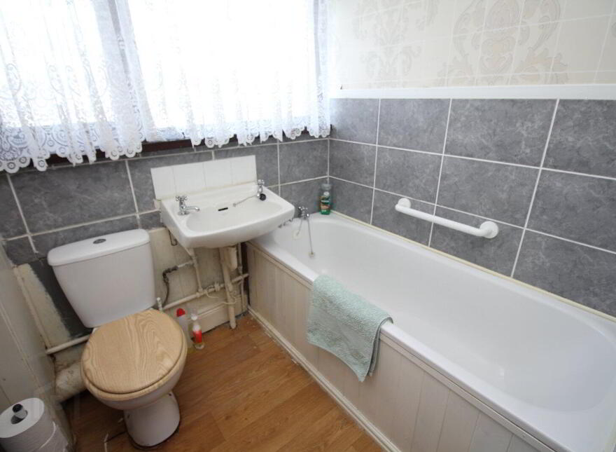 2 Dobbs Park, Carrickfergus, BT38 8DF