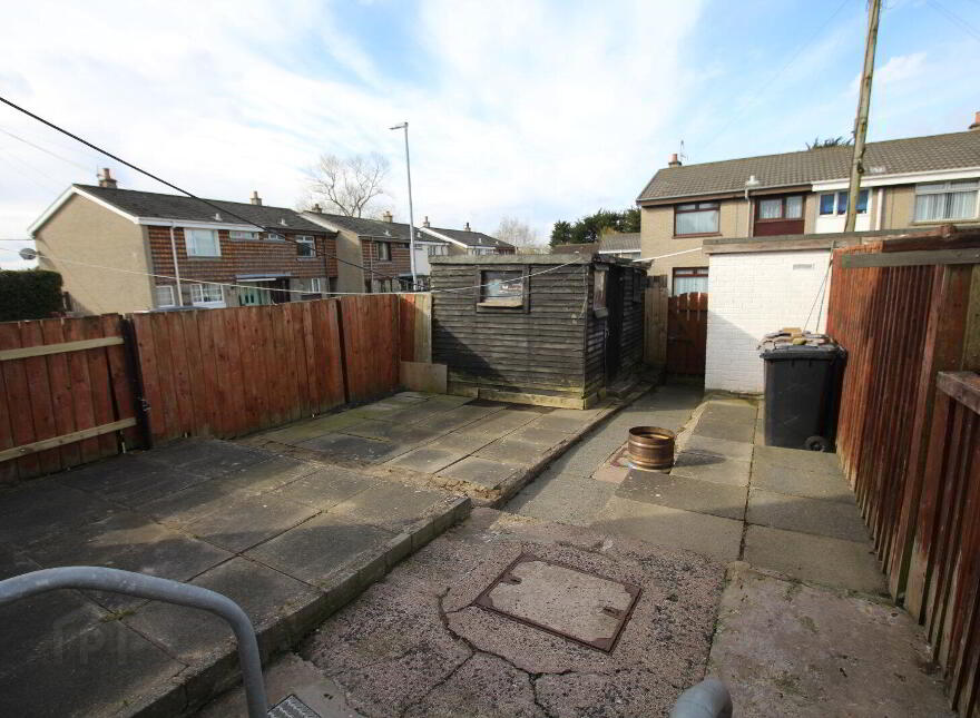 2 Dobbs Park, Carrickfergus, BT38 8DF