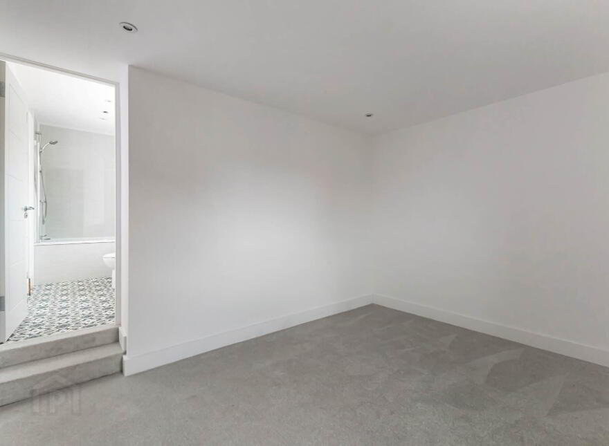 10 Kensington Gardens, Belfast, BT5 6NP