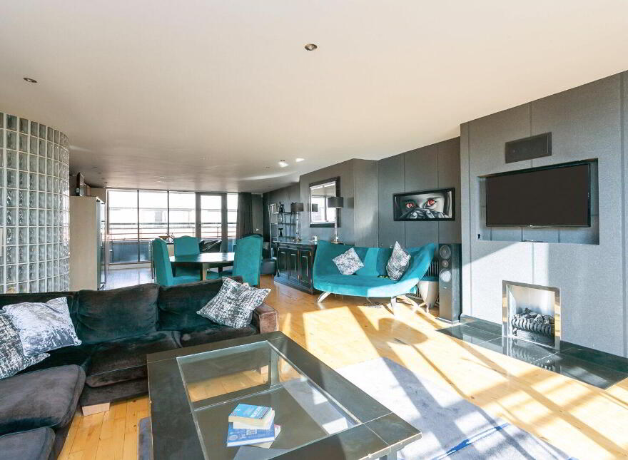 E1 Central Park, 33 Alfred Street, Belfast, BT2 8ED