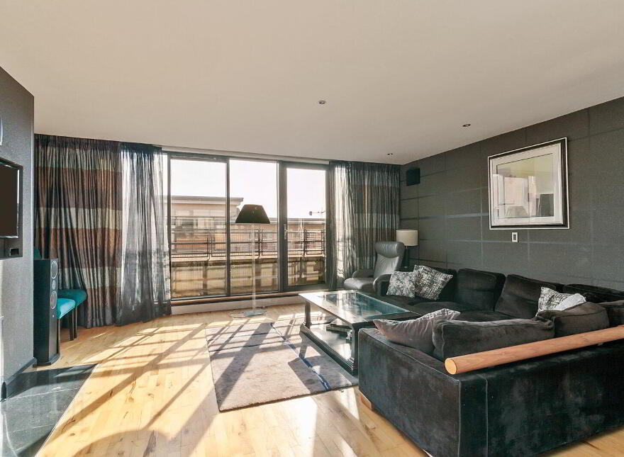 E1 Central Park, 33 Alfred Street, Belfast, BT2 8ED